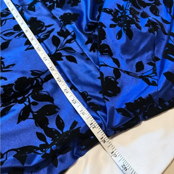 SLNY Size 16 Royal Blue Velvet Floral Maxi Gown Formal